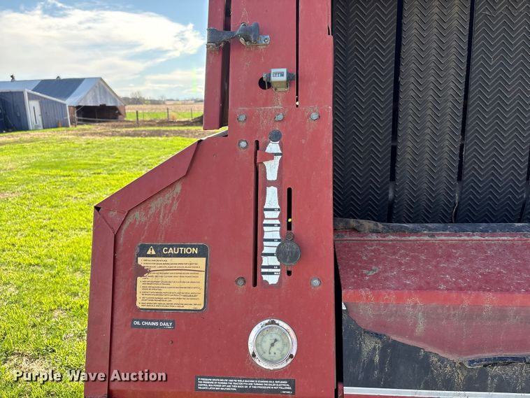 image for item FG2897 Case IH 8465A round baler