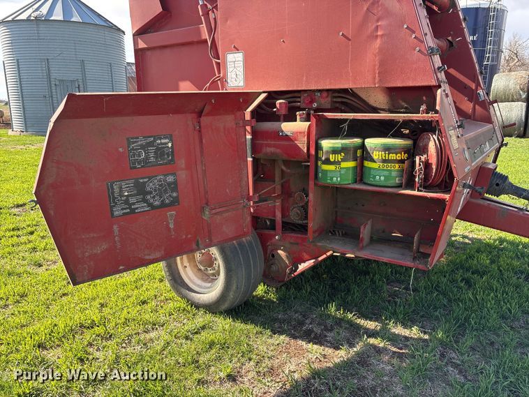 image for item FG2897 Case IH 8465A round baler
