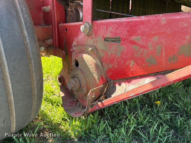 image for item FG2897 Case IH 8465A round baler