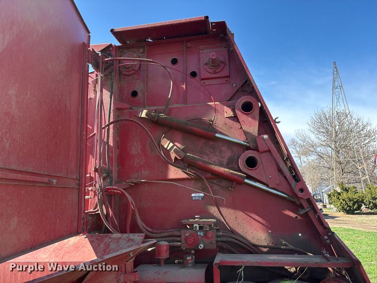 image for item FG2897 Case IH 8465A round baler