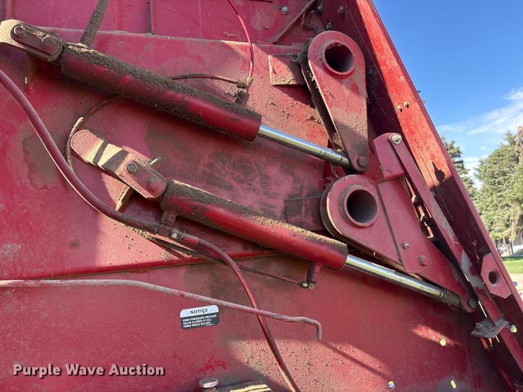 image for item FG2897 Case IH 8465A round baler