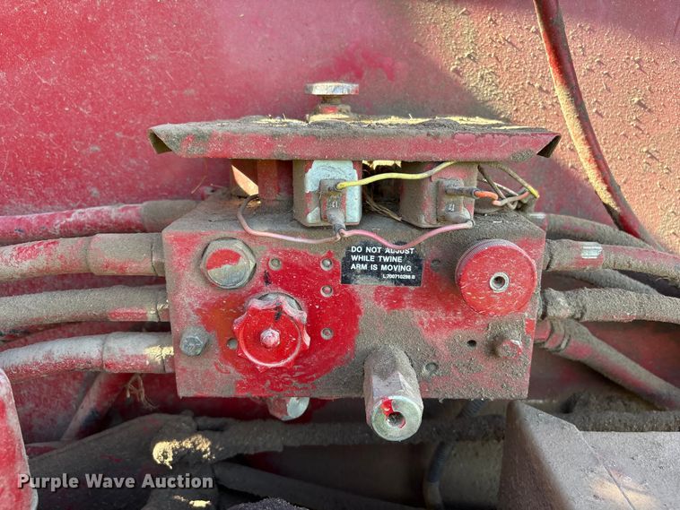 image for item FG2897 Case IH 8465A round baler