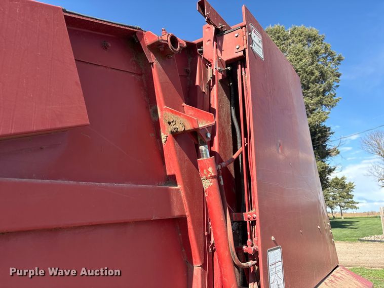 image for item FG2897 Case IH 8465A round baler