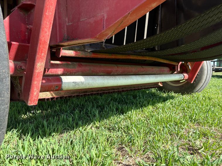 image for item FG2897 Case IH 8465A round baler