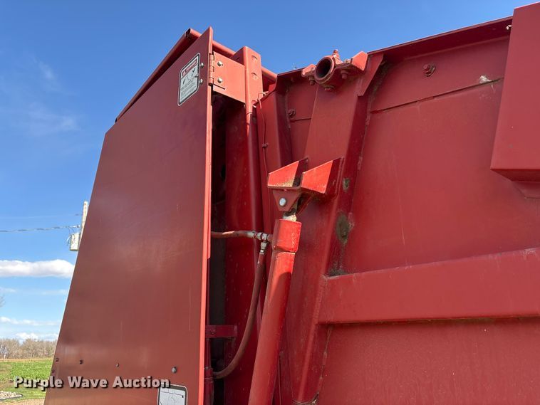image for item FG2897 Case IH 8465A round baler