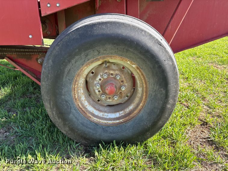 image for item FG2897 Case IH 8465A round baler