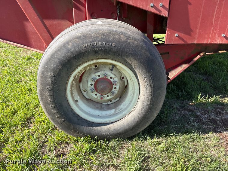 image for item FG2897 Case IH 8465A round baler