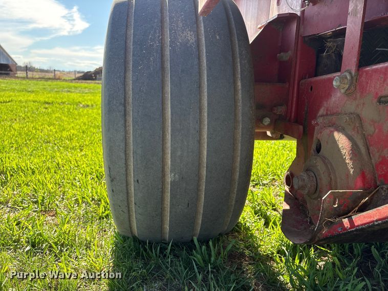 image for item FG2897 Case IH 8465A round baler