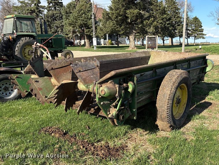 image for item FG2900 John Deere 34 manure spreader