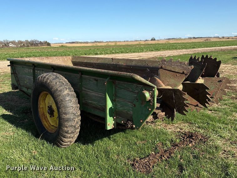 image for item FG2900 John Deere 34 manure spreader