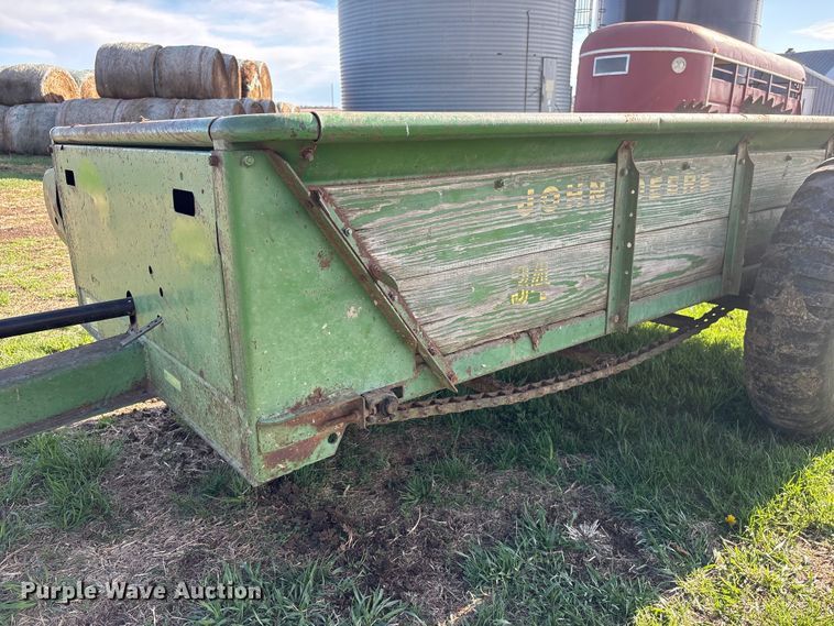 image for item FG2900 John Deere 34 manure spreader
