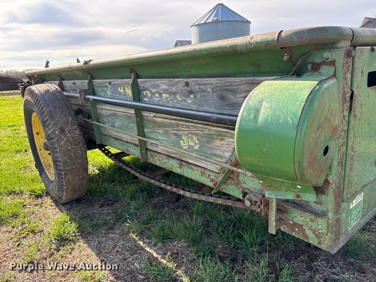 image for item FG2900 John Deere 34 manure spreader