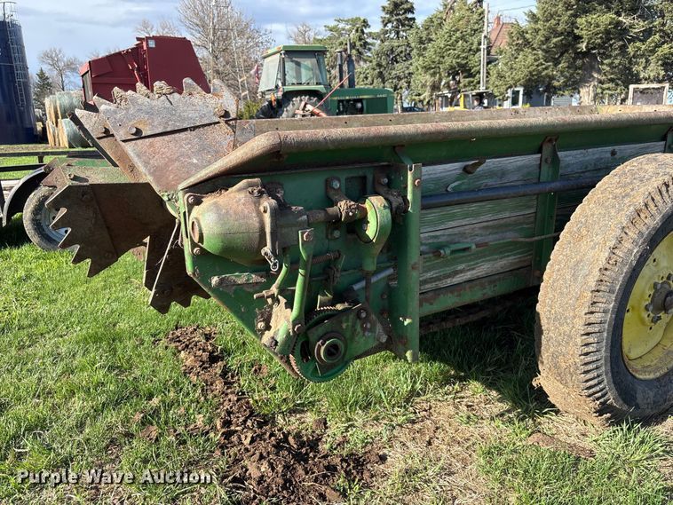 image for item FG2900 John Deere 34 manure spreader