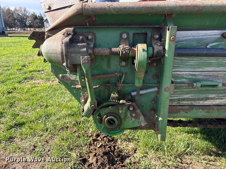 image for item FG2900 John Deere 34 manure spreader