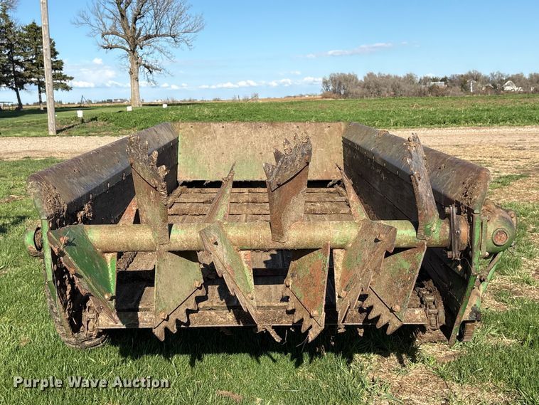 image for item FG2900 John Deere 34 manure spreader