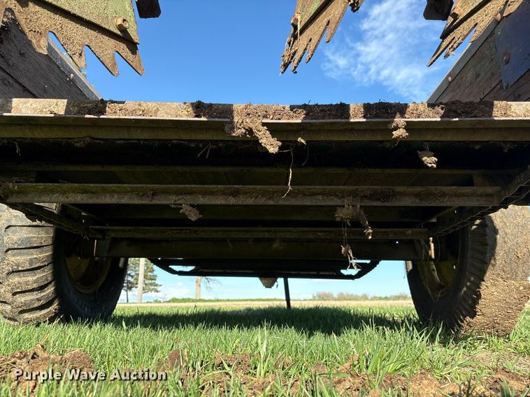 image for item FG2900 John Deere 34 manure spreader