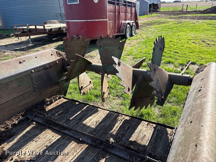 image for item FG2900 John Deere 34 manure spreader