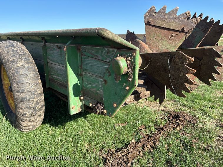image for item FG2900 John Deere 34 manure spreader