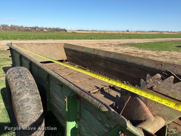 image for item FG2900 John Deere 34 manure spreader