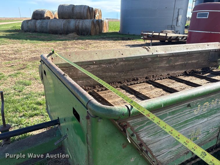 image for item FG2900 John Deere 34 manure spreader