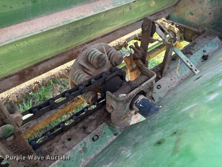 image for item FG2900 John Deere 34 manure spreader