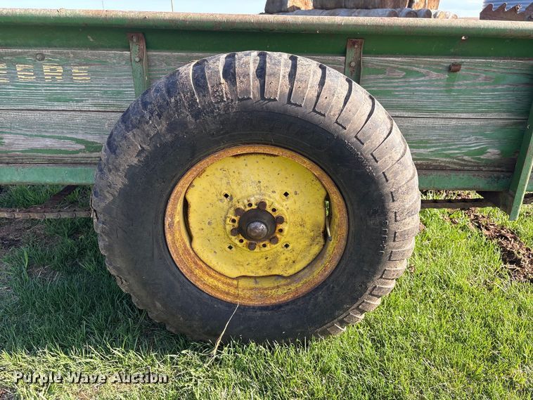 image for item FG2900 John Deere 34 manure spreader