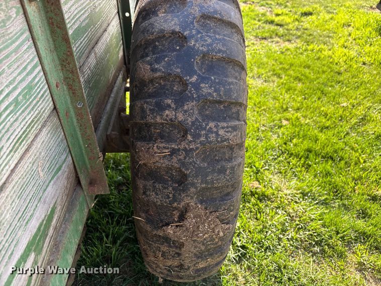 image for item FG2900 John Deere 34 manure spreader