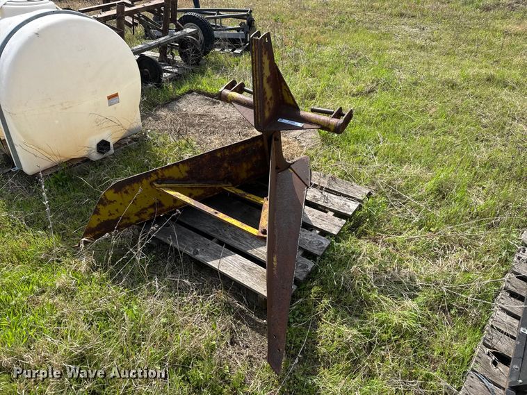 image for item MX9048 Three point ripper