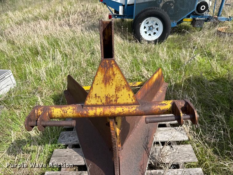 image for item MX9048 Three point ripper