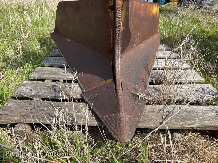 image for item MX9048 Three point ripper