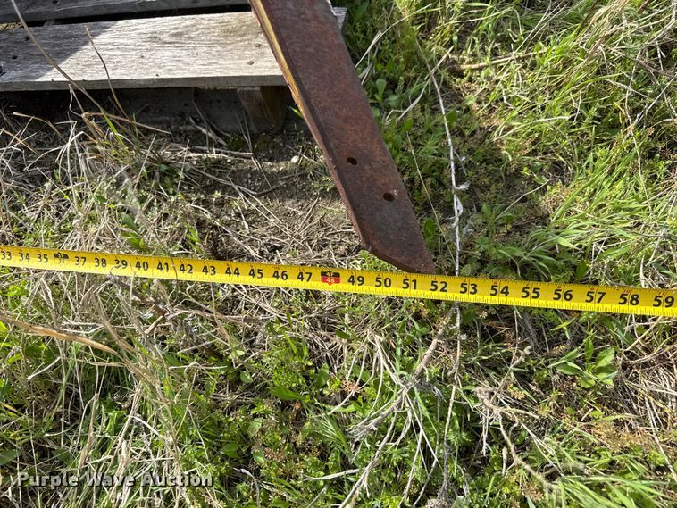 image for item MX9048 Three point ripper