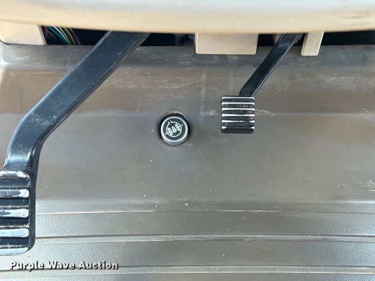 image for item NK9156 2013 John Deere 9560R 4WD tractor