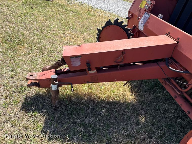 image for item NK9158 Hesston R585 round baler
