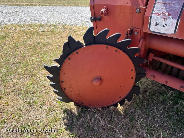 image for item NK9158 Hesston R585 round baler
