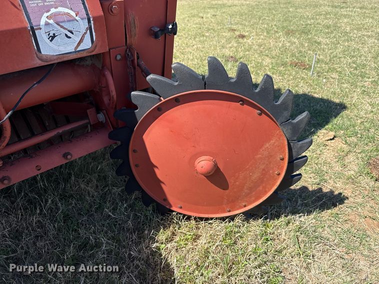 image for item NK9158 Hesston R585 round baler
