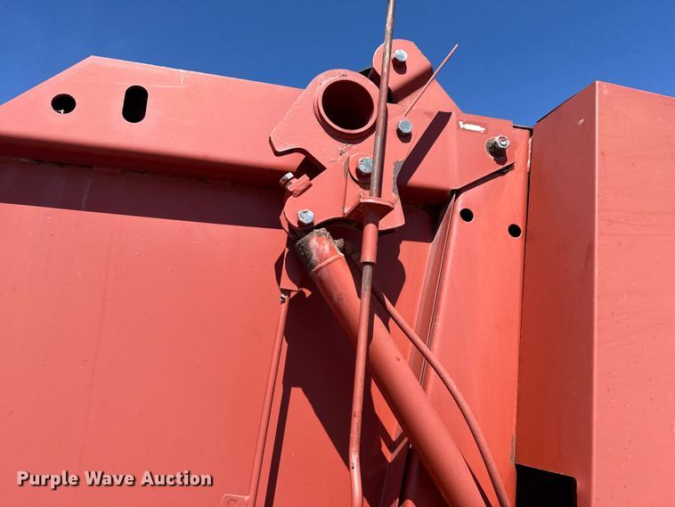 image for item NK9158 Hesston R585 round baler