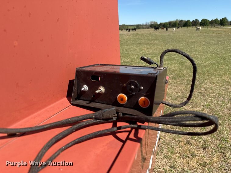 image for item NK9158 Hesston R585 round baler