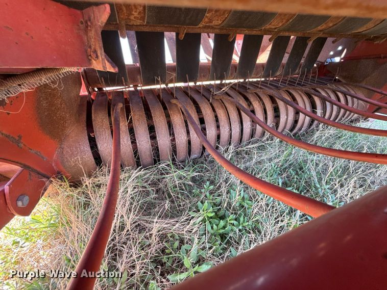 image for item NK9158 Hesston R585 round baler