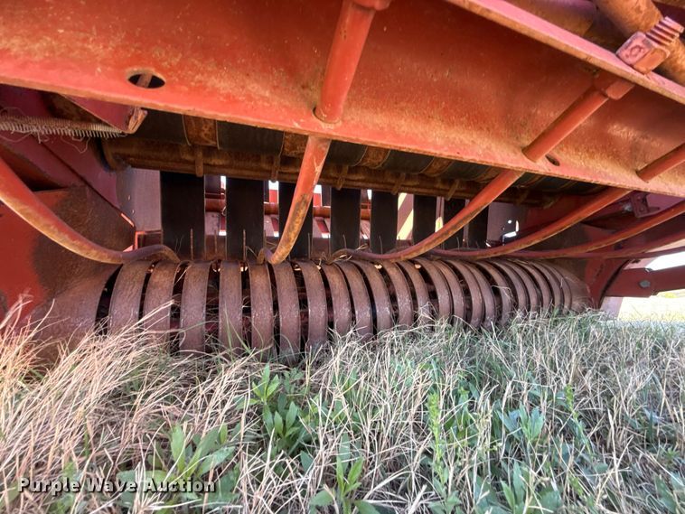image for item NK9158 Hesston R585 round baler