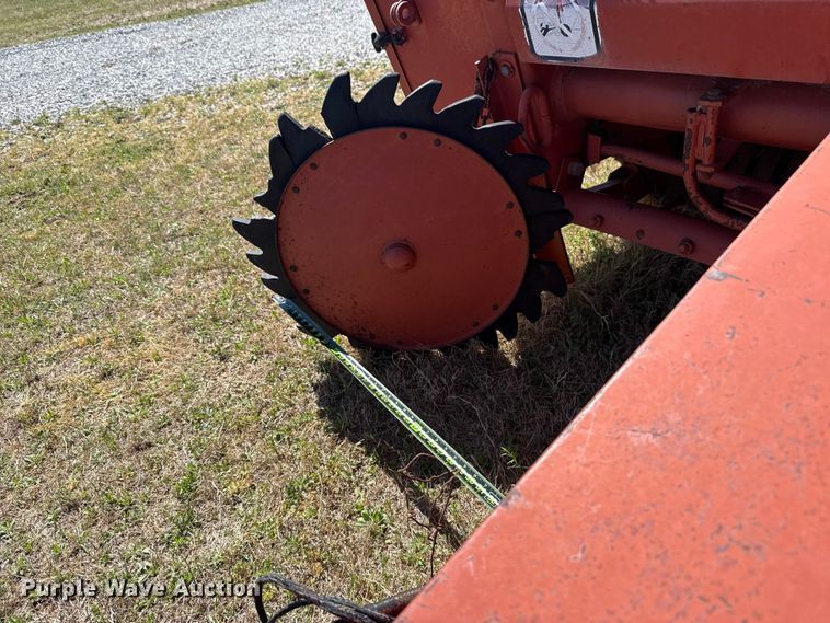 image for item NK9158 Hesston R585 round baler