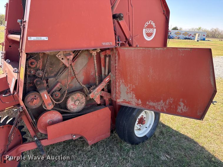 image for item NK9158 Hesston R585 round baler