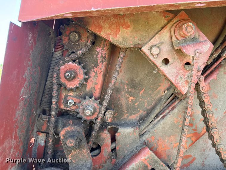 image for item NK9158 Hesston R585 round baler