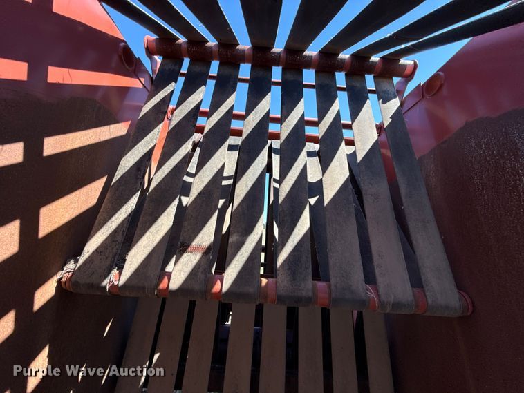 image for item NK9158 Hesston R585 round baler