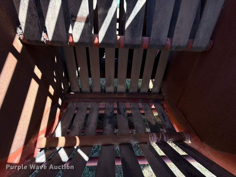 image for item NK9158 Hesston R585 round baler