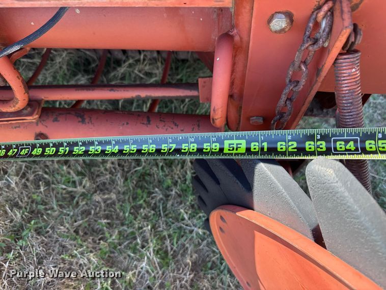 image for item NK9158 Hesston R585 round baler