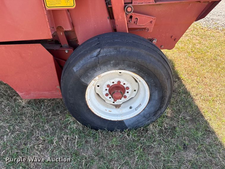 image for item NK9158 Hesston R585 round baler