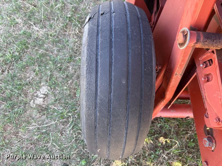 image for item NK9158 Hesston R585 round baler