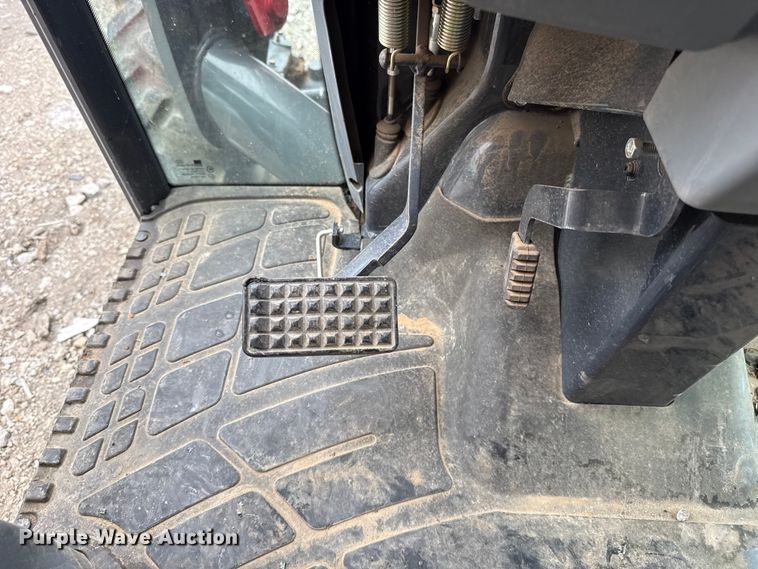 image for item YA2739 2012 Massey Ferguson MF1660 MFWD tractor