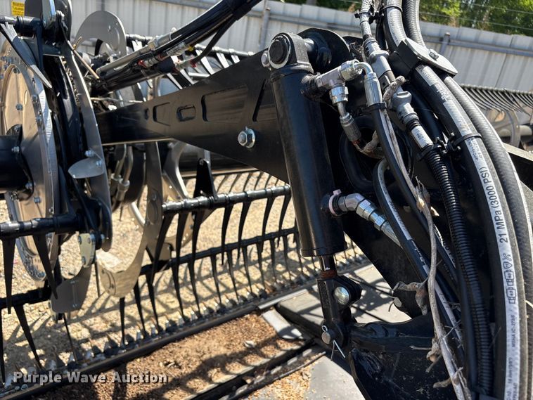 image for item YA2990 2024 MacDon FD235 flex draper head