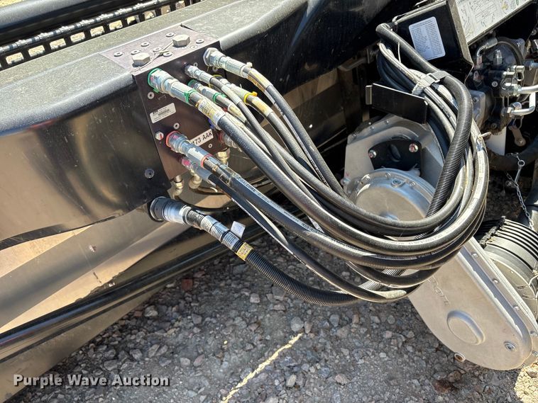 image for item YA2990 2024 MacDon FD235 flex draper head